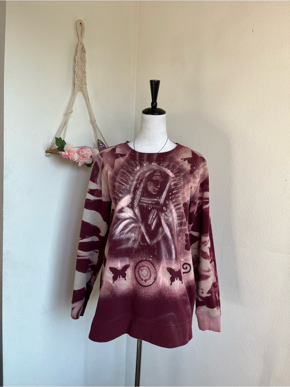 Virgin Mary Bleach Painted Sweatshirt size L